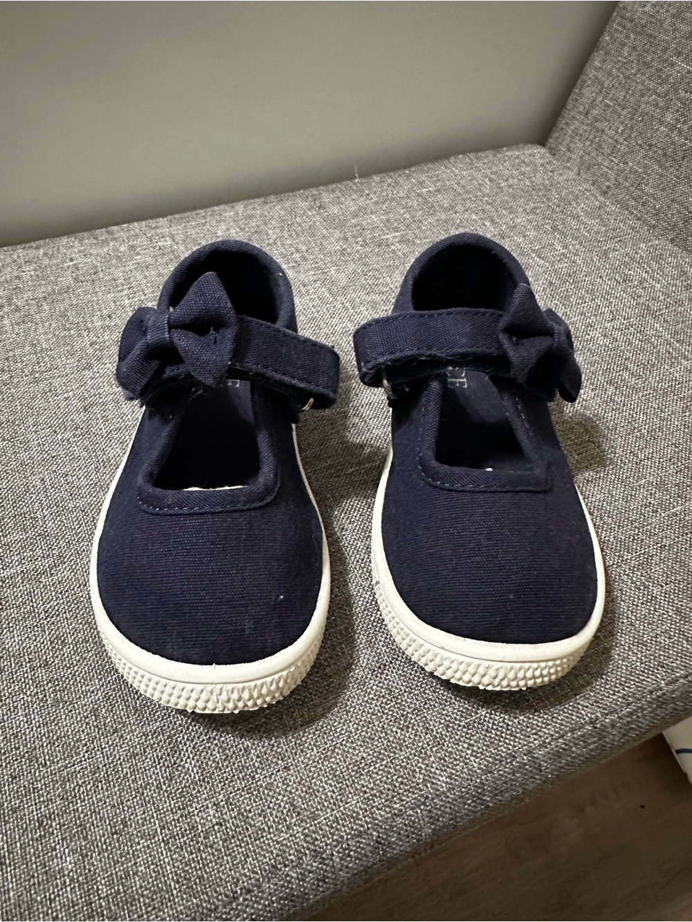 Children’s Place Girls Navy Bow Canvas Mary Jane Sneakers. Size- 7